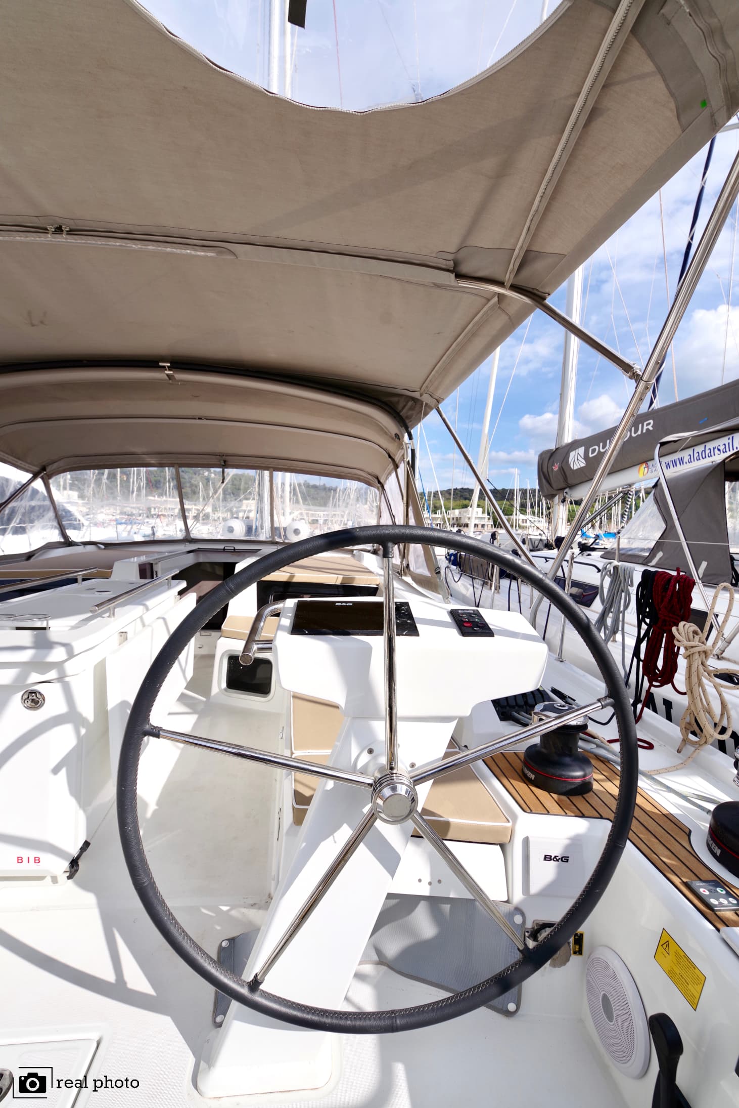 Oceanis 51.1 - photo 7