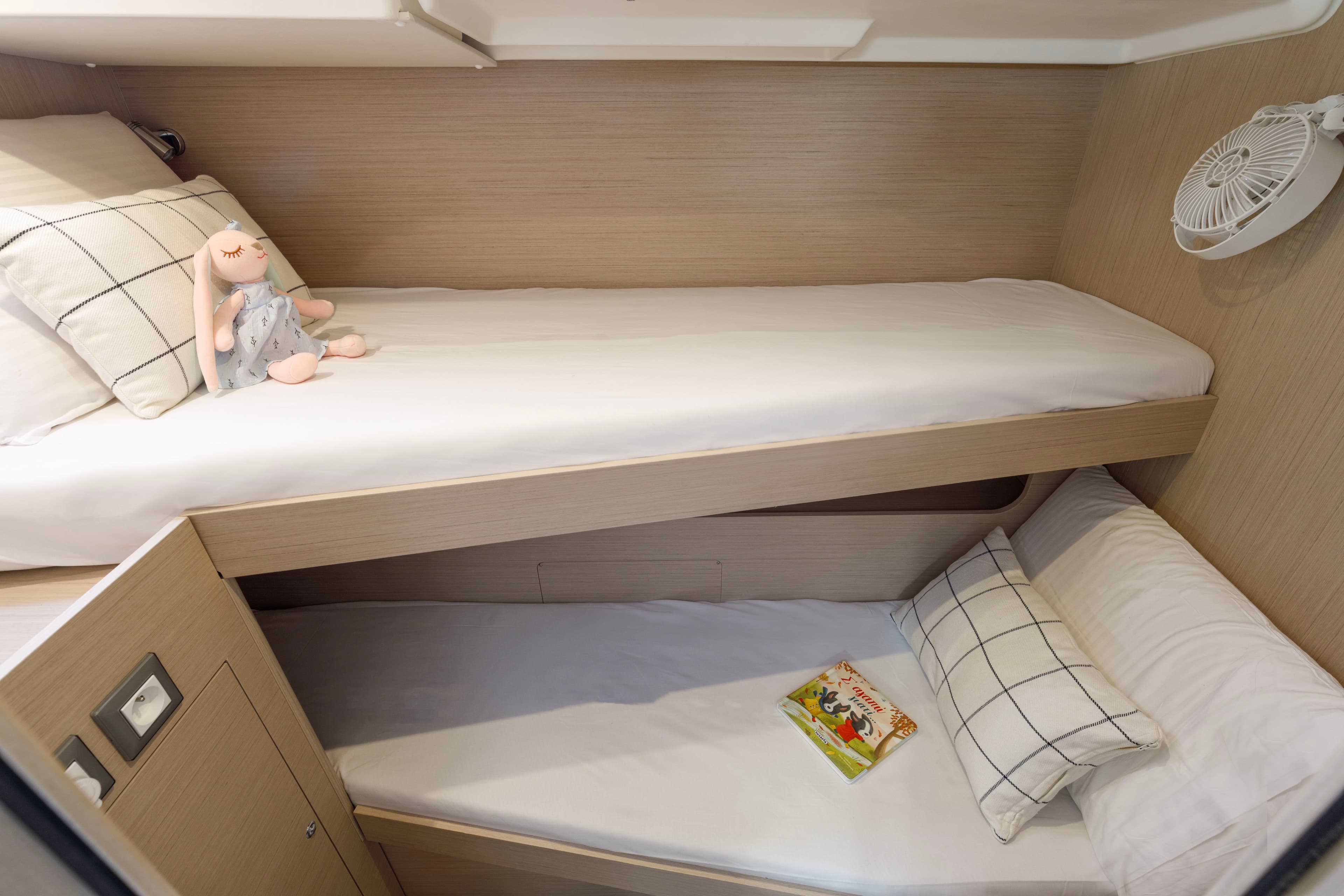 Oceanis 51.1 - photo 11