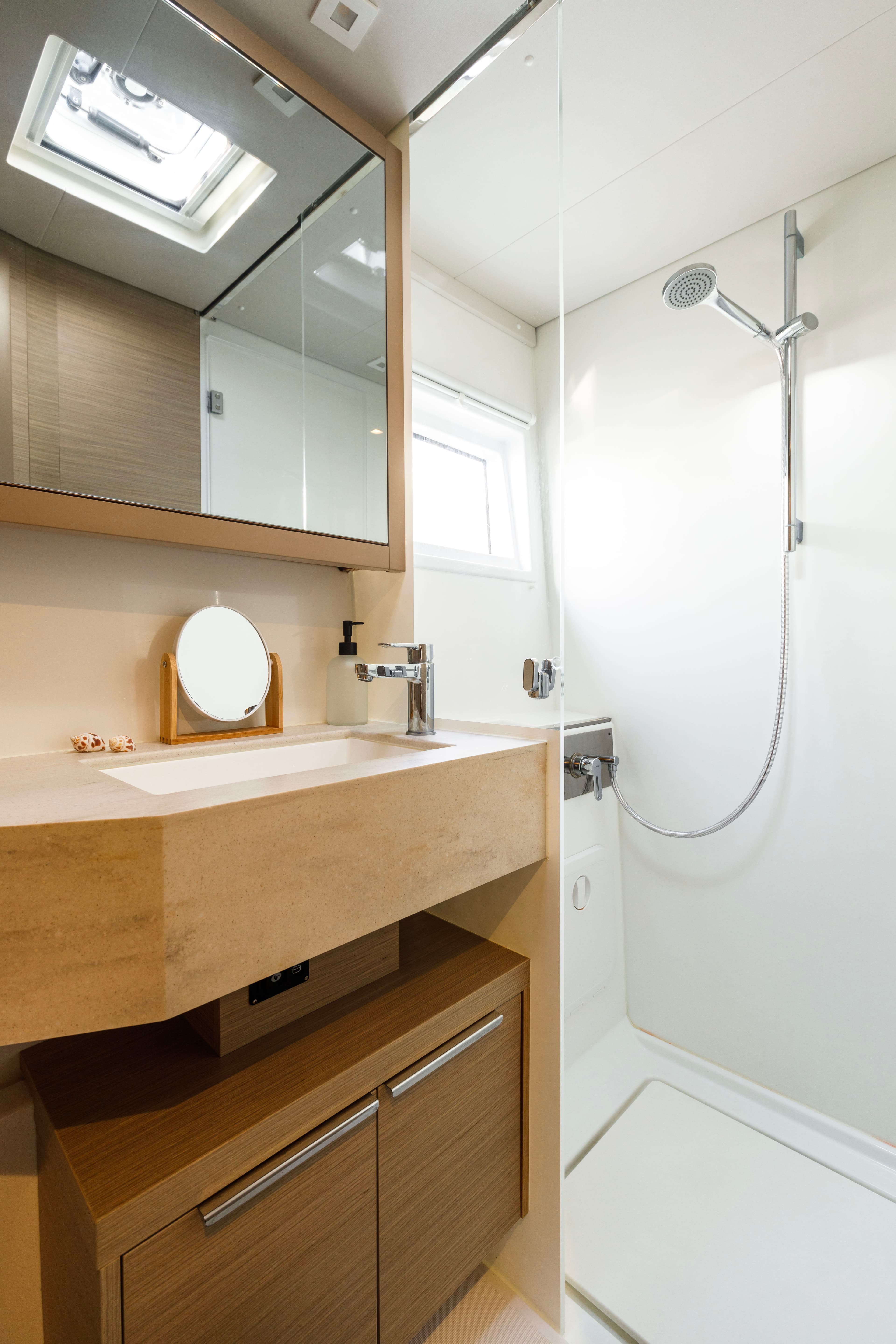 Lagoon 46  - photo 14