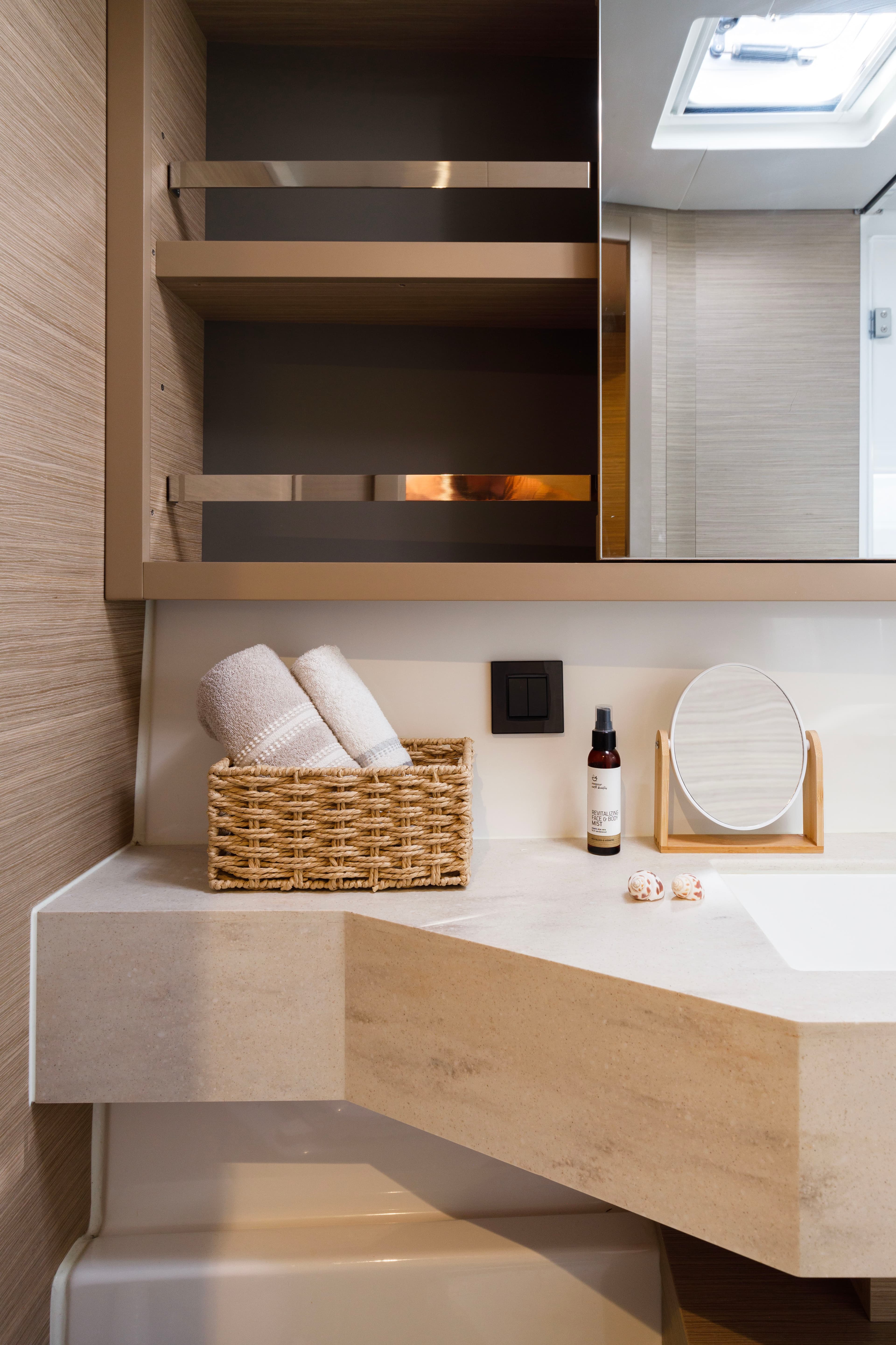 Lagoon 46  - photo 10