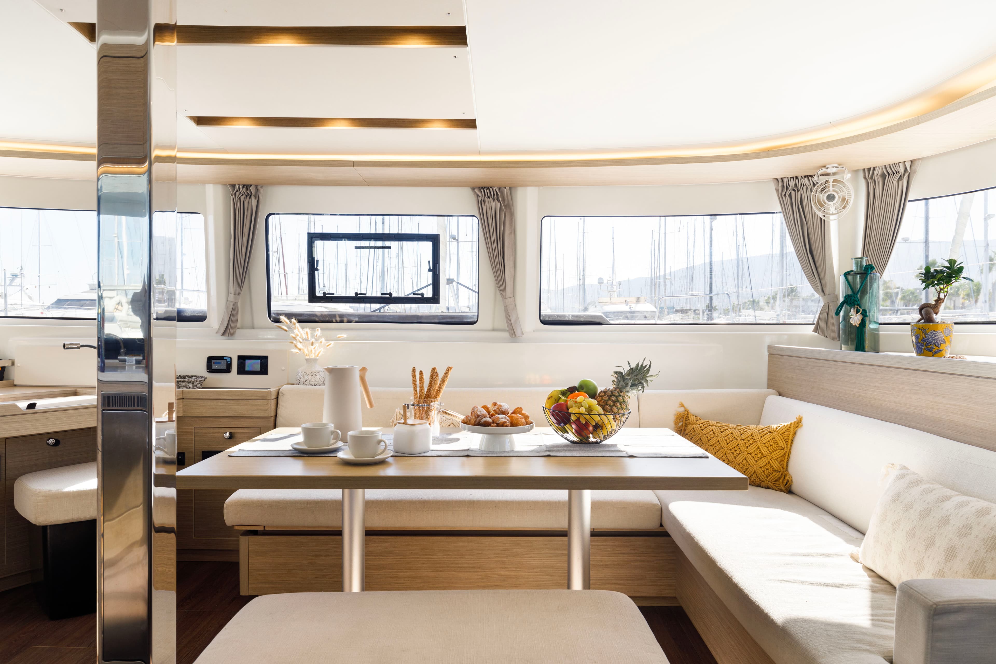 Lagoon 46  - photo 11