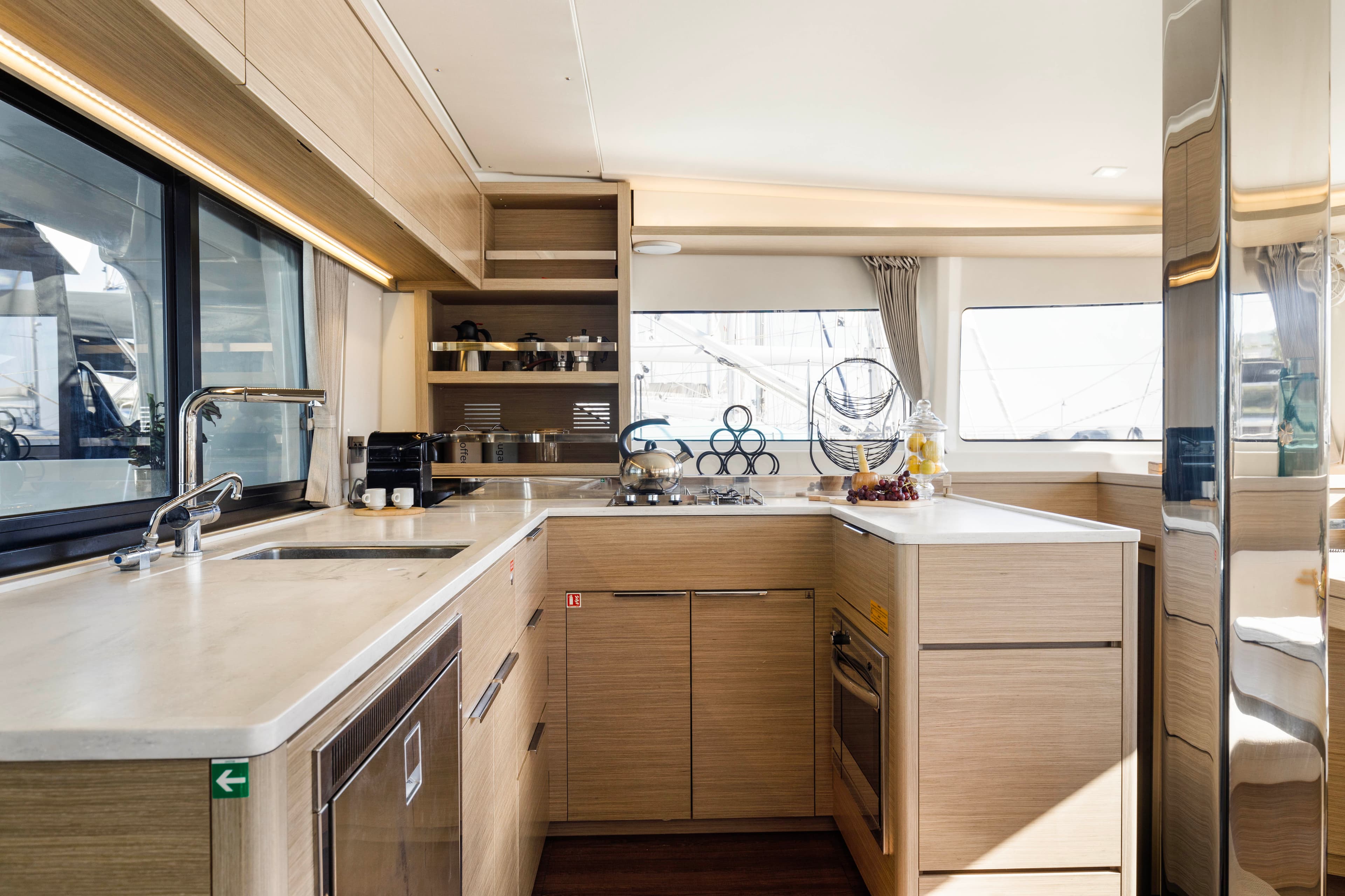 Lagoon 46  - photo 8