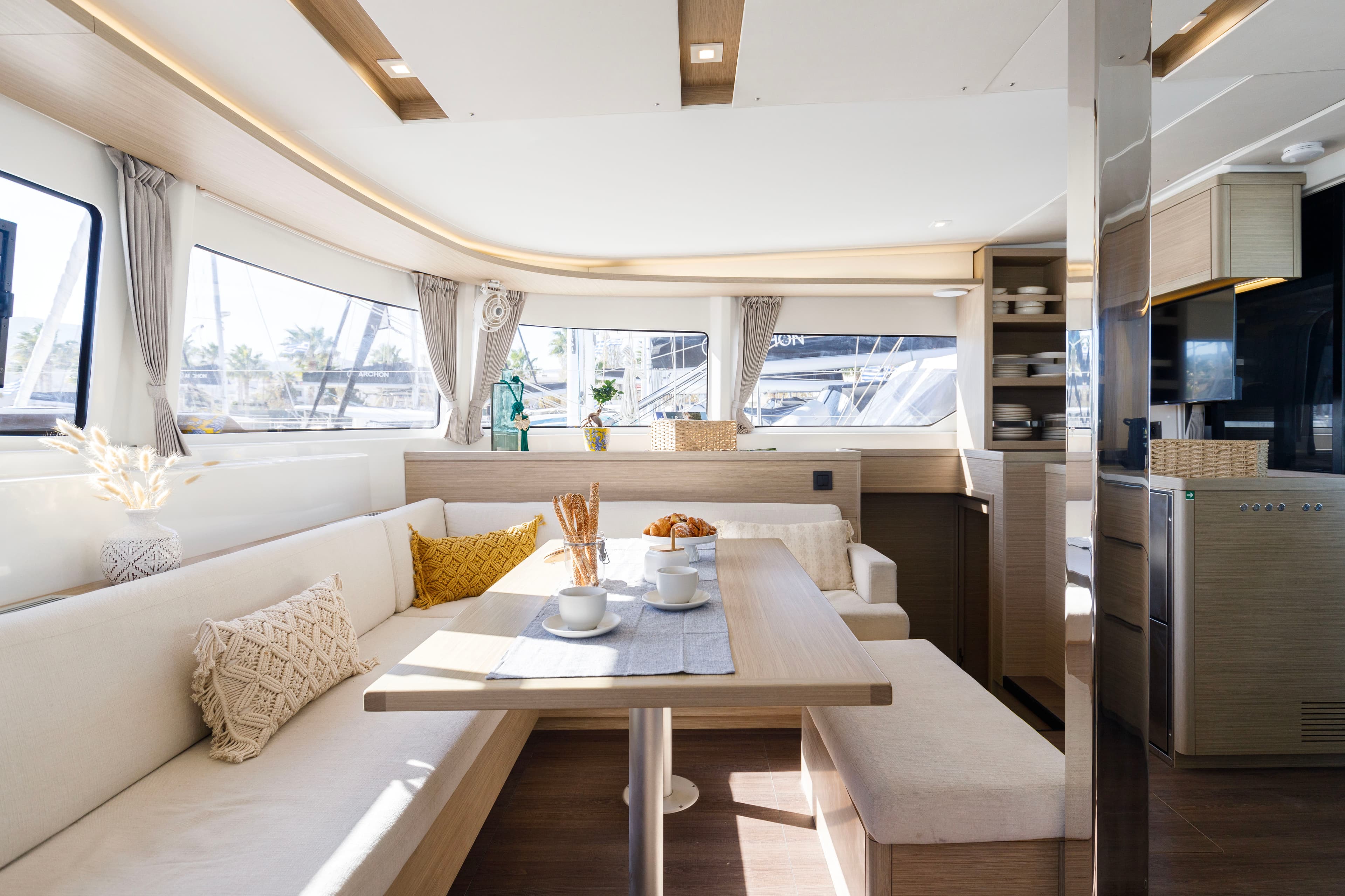 Lagoon 46  - photo 7