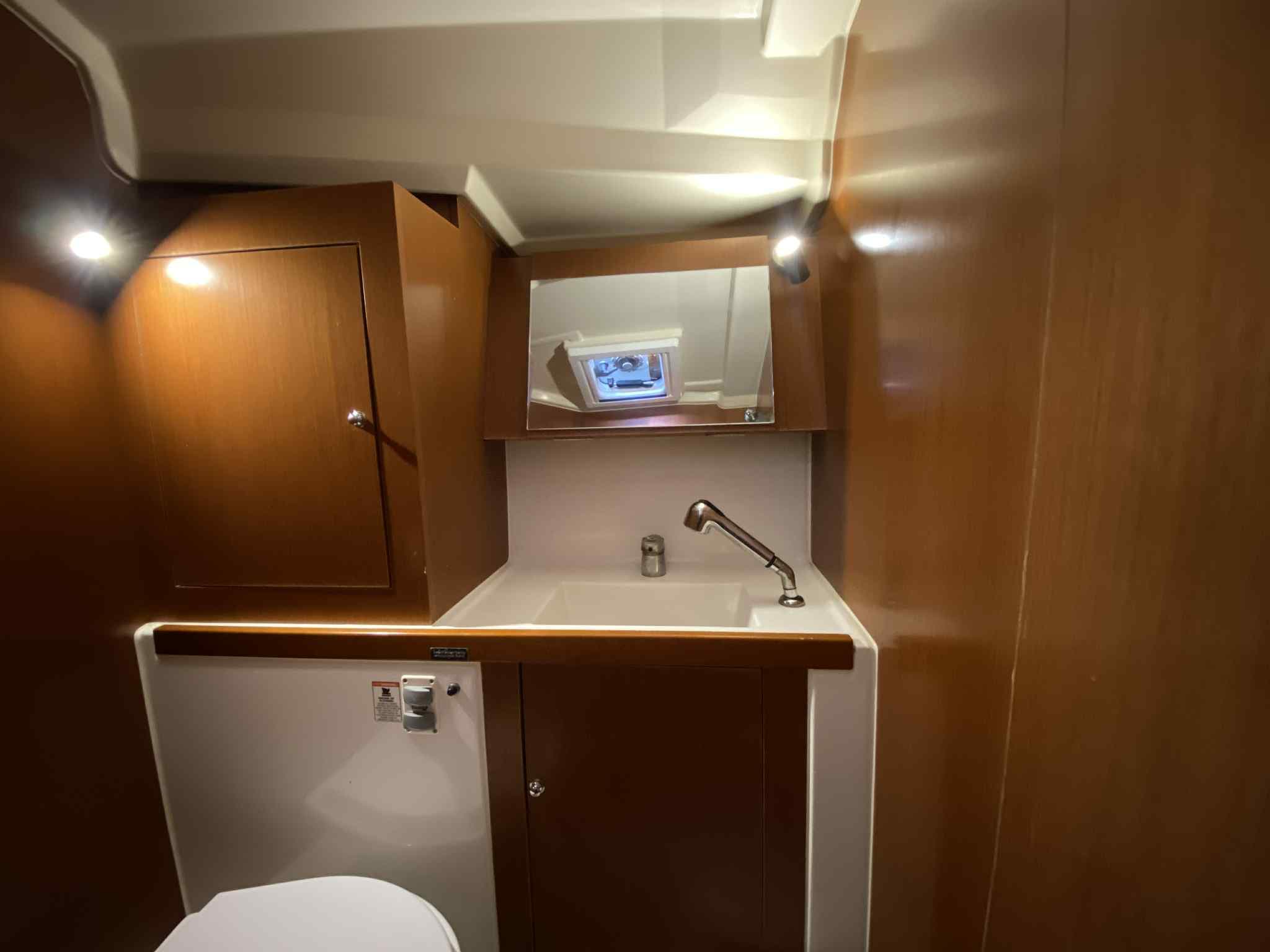 Oceanis 41.1 - photo 14