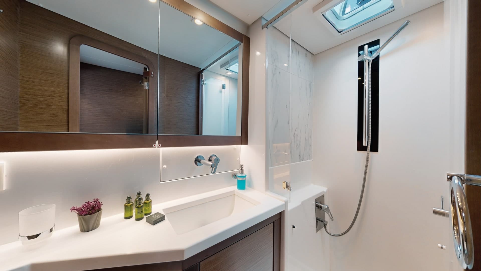 Lagoon 450 Fly - photo 10