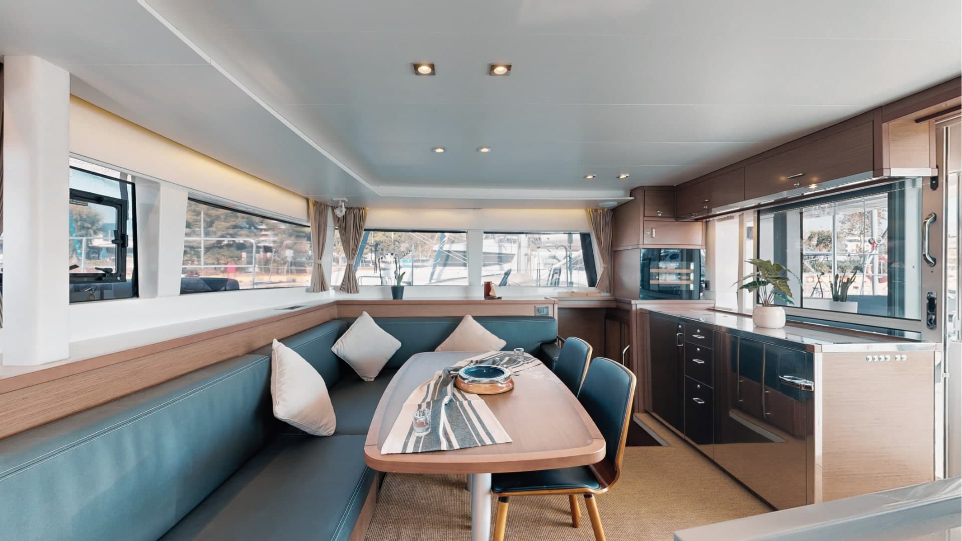 Lagoon 450 Fly - photo 7