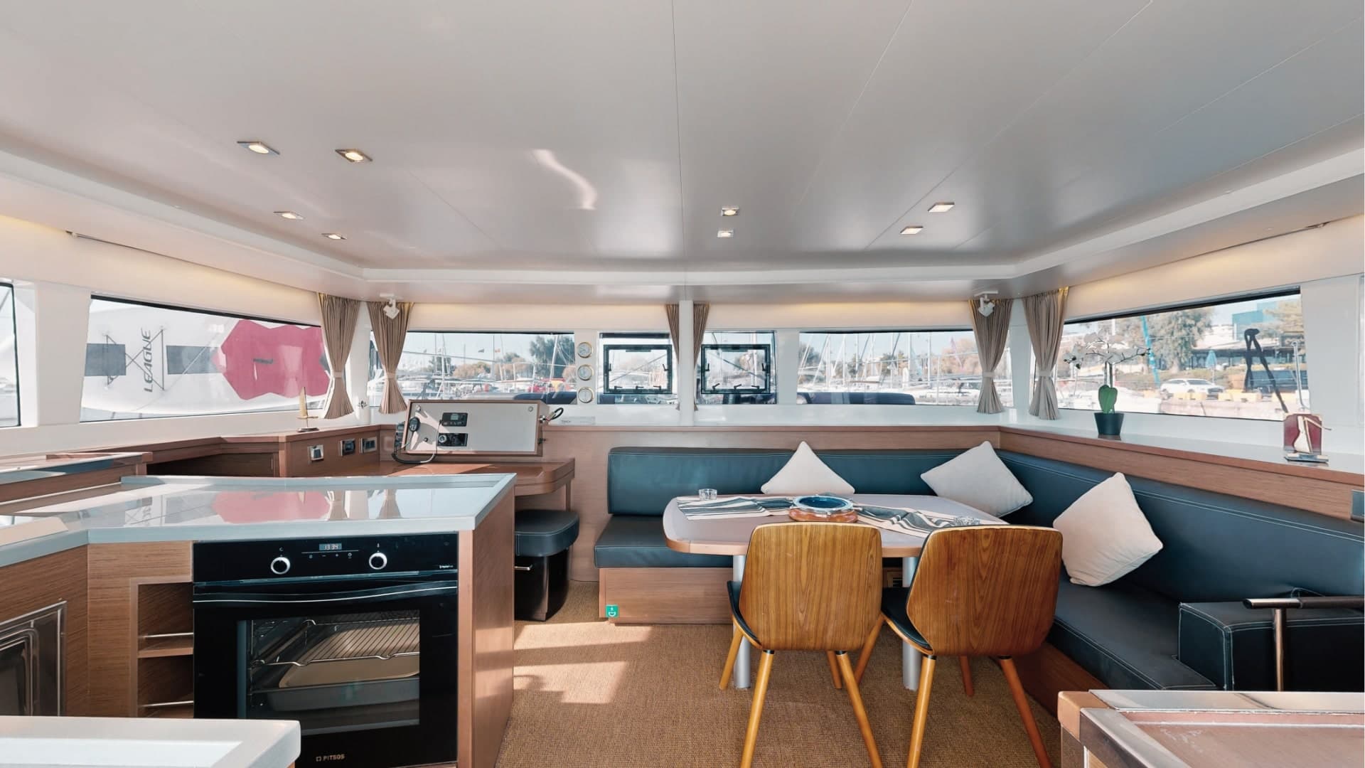 Lagoon 450 Fly - photo 8