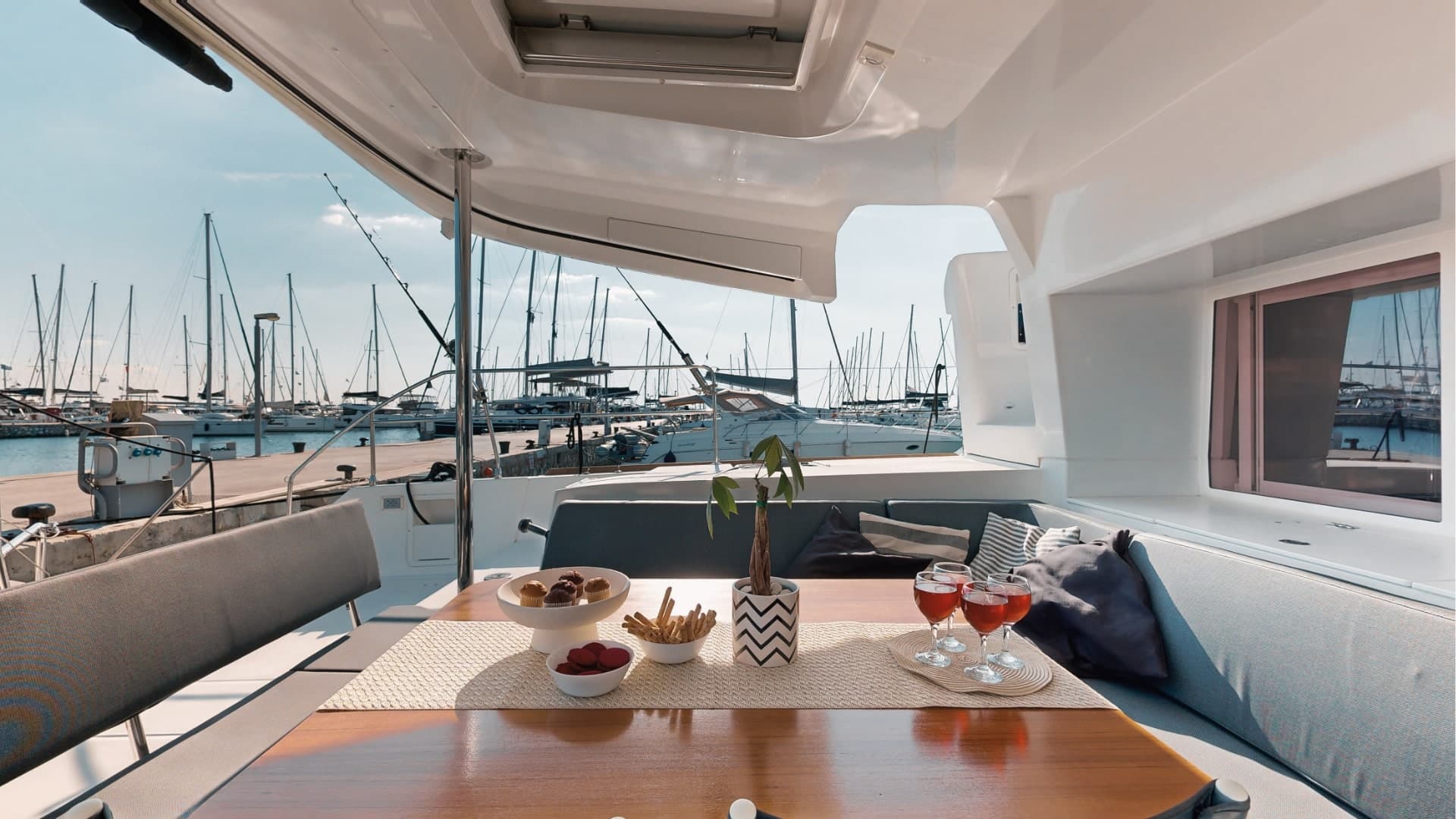 Lagoon 450 Fly - photo 9