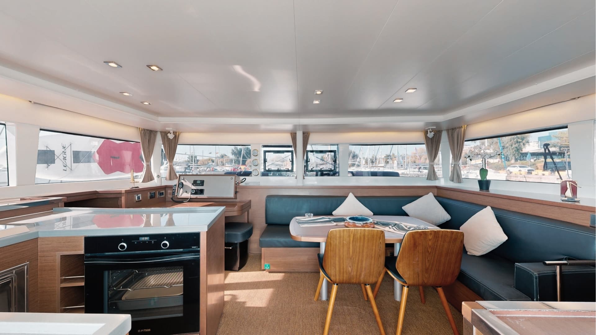 Lagoon 450 Fly - photo 18