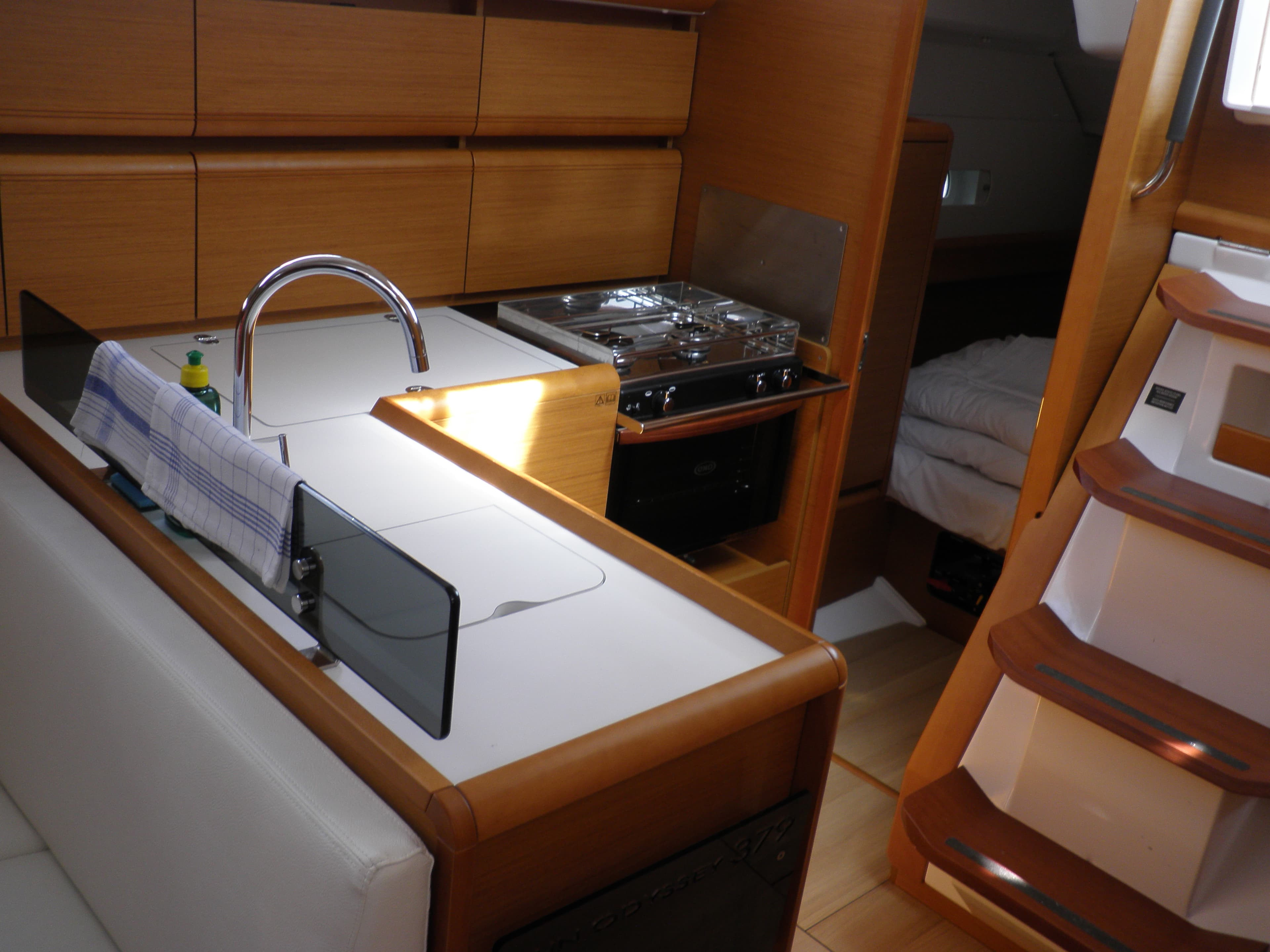 Sun Odyssey 379 - photo 9