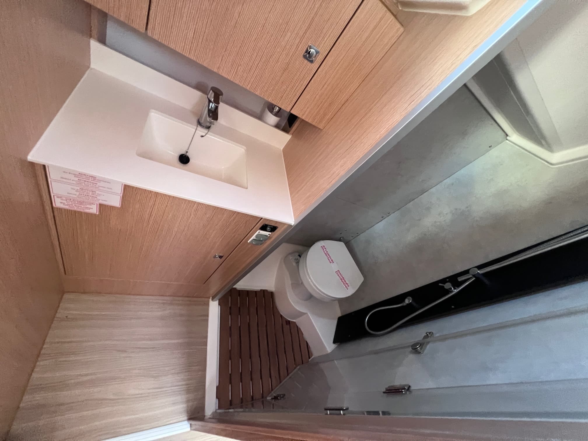 Bavaria C42 - photo 7