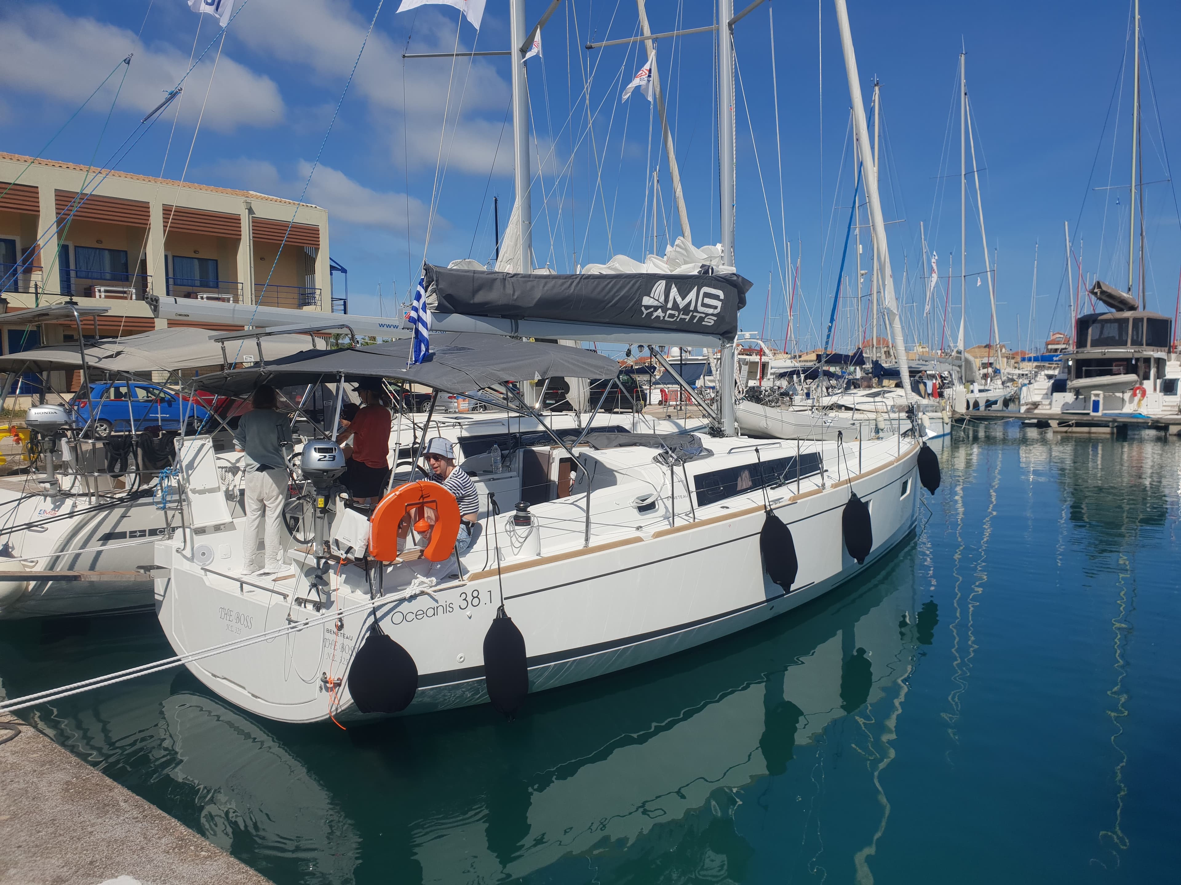 Oceanis 38.1 - photo