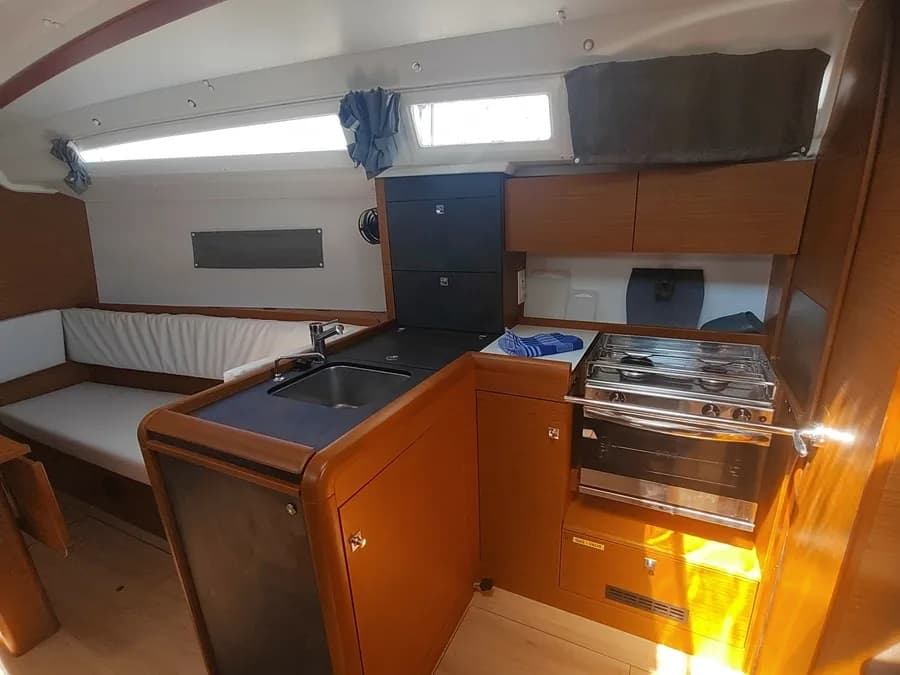 Sun Odyssey 349 - photo 10