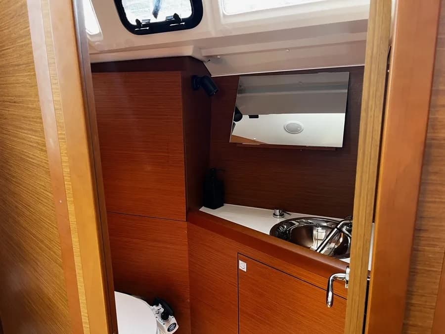 Sun Odyssey 349 - photo 8