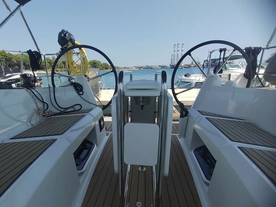 Sun Odyssey 349 - photo 12