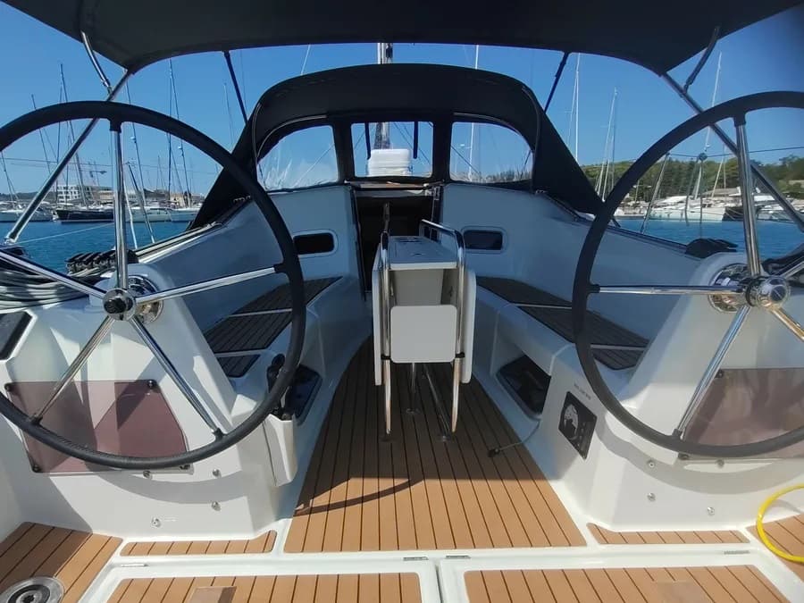 Sun Odyssey 349 - photo 10