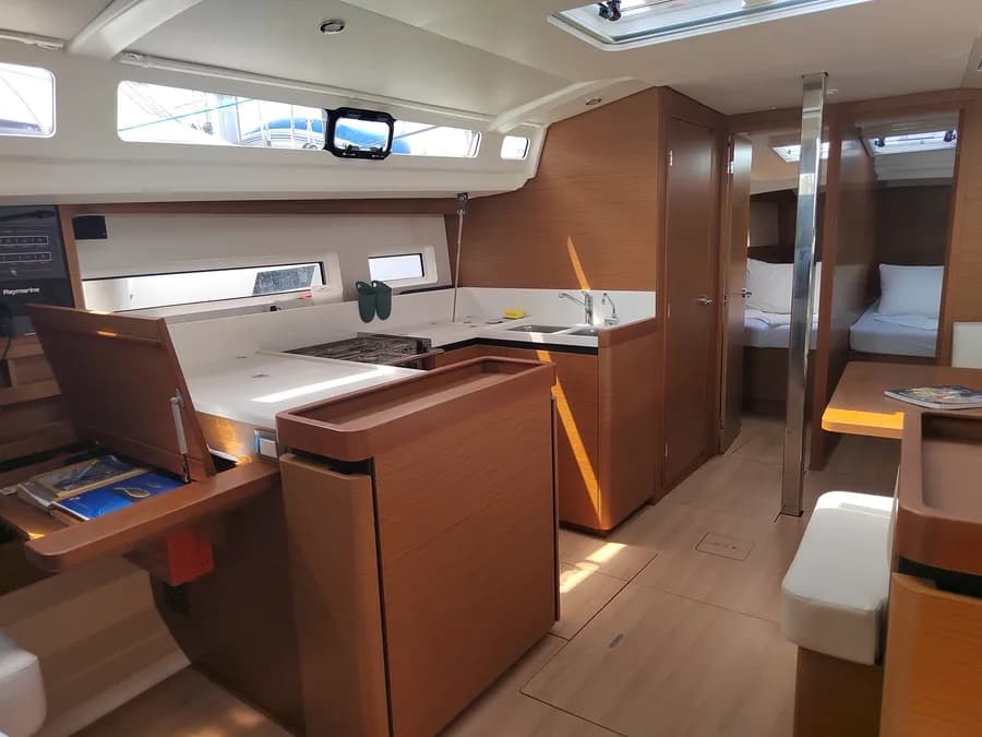 Sun Odyssey 440 - photo 4