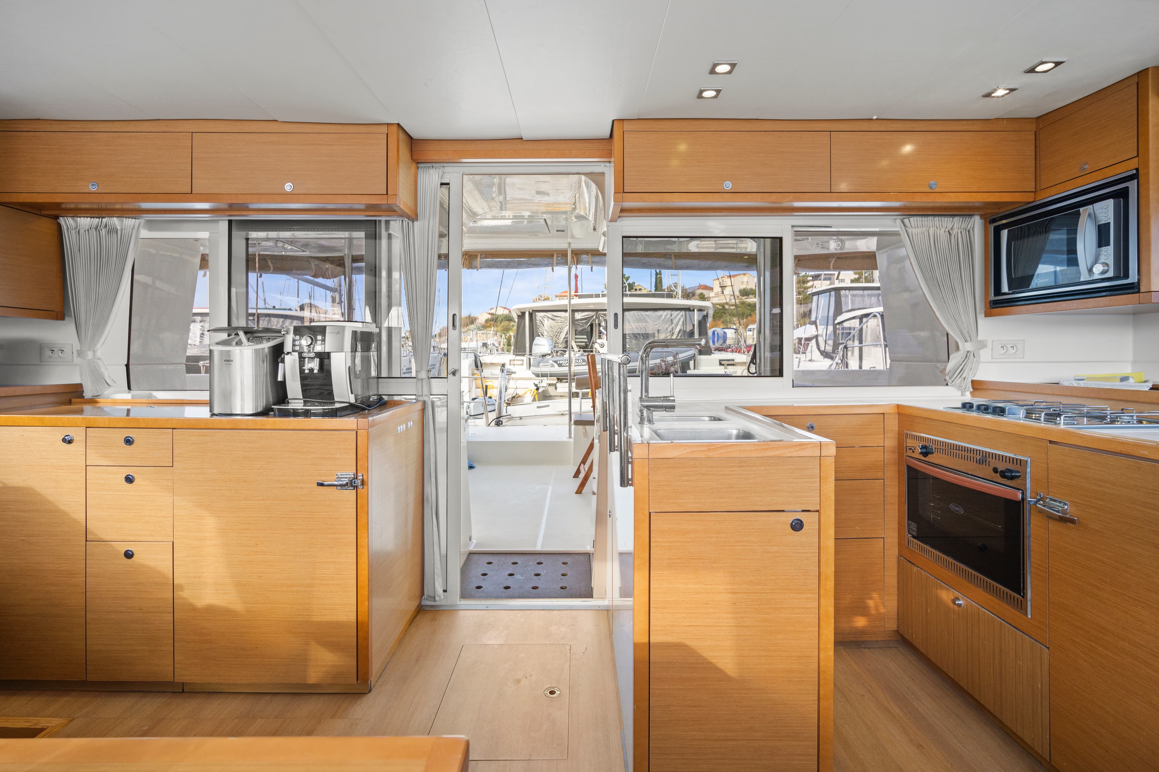 Lagoon 450 - photo 11