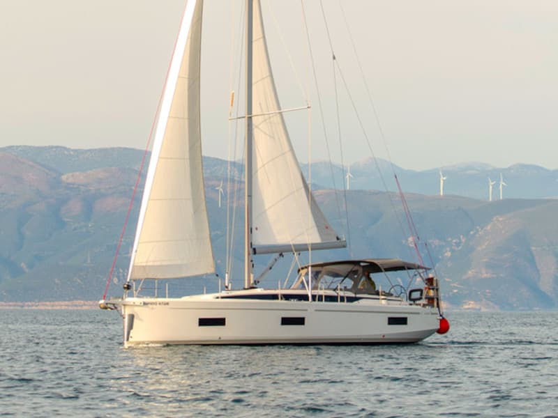 Bavaria C42 - photo