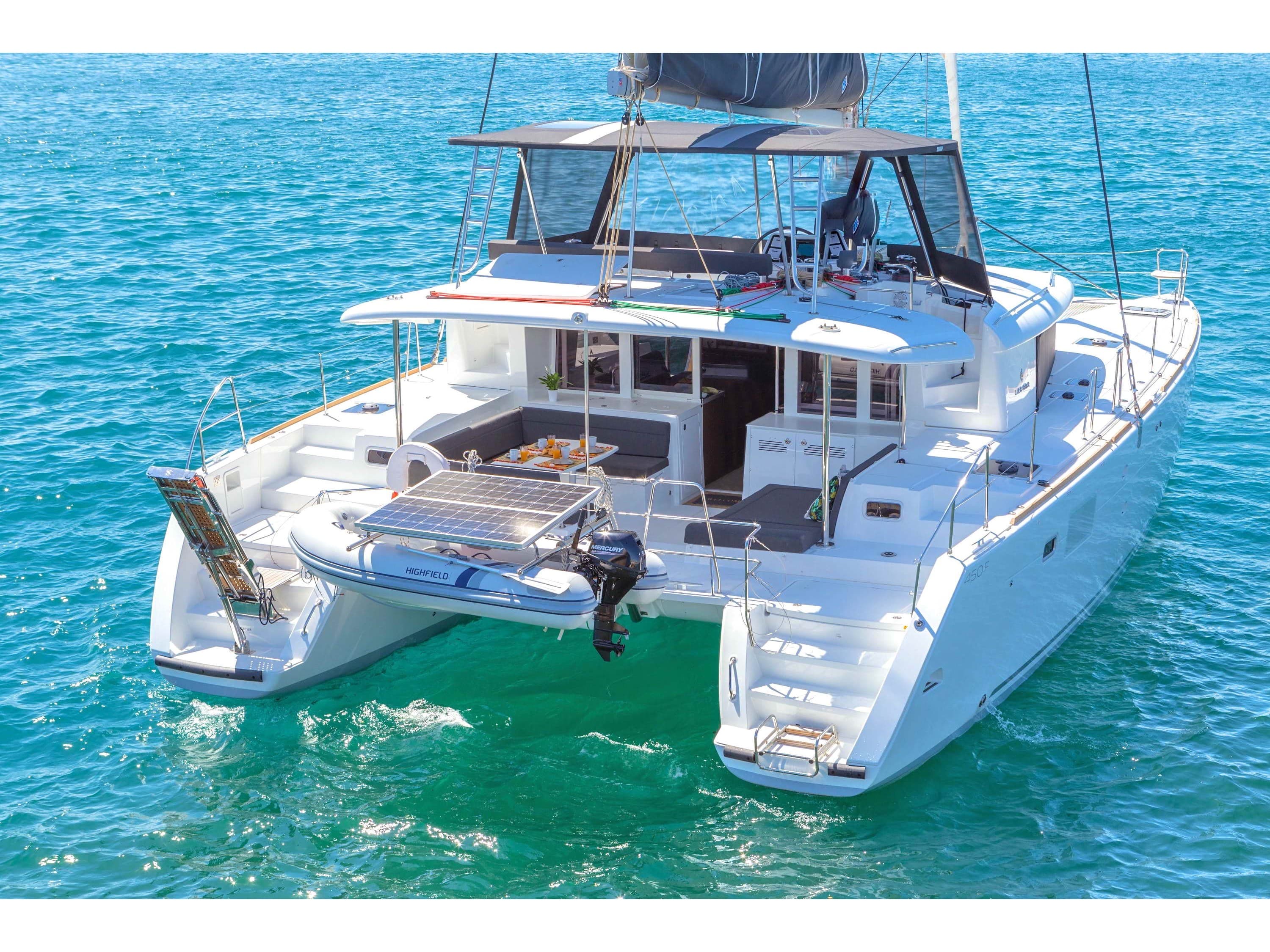 Lagoon 450 Fly - photo