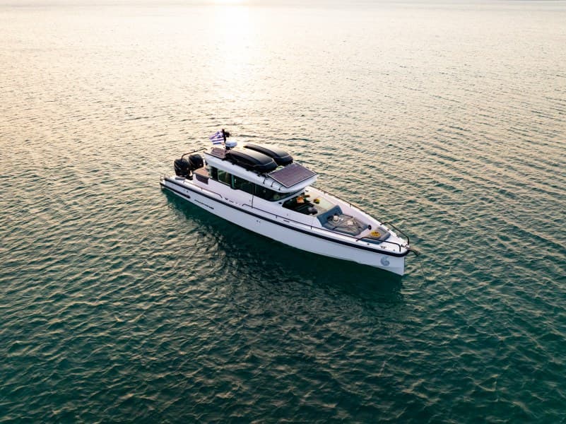 Axopar 37 XC Cross Cabin - photo