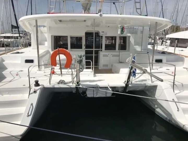 Lagoon 450 Fly - photo